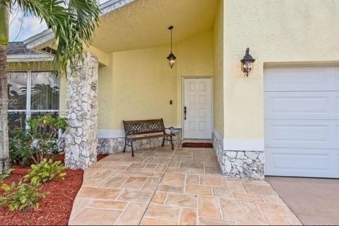 House in Sunrise, Florida 3 bedrooms, 160.16 sq.m. № 1836811 - photo 6