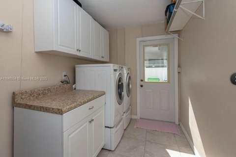 House in Sunrise, Florida 3 bedrooms, 160.16 sq.m. № 1836811 - photo 23