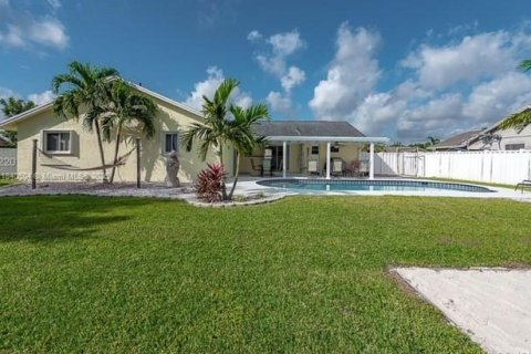 House in Sunrise, Florida 3 bedrooms, 160.16 sq.m. № 1836811 - photo 26