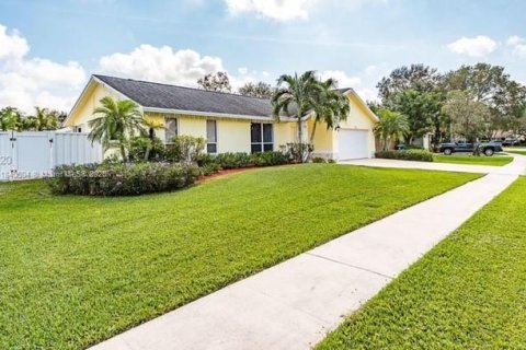 House in Sunrise, Florida 3 bedrooms, 160.16 sq.m. № 1836811 - photo 9