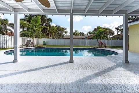 House in Sunrise, Florida 3 bedrooms, 160.16 sq.m. № 1836811 - photo 24