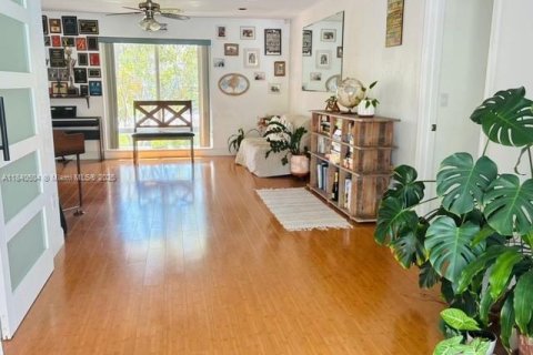 House in Sunrise, Florida 3 bedrooms, 160.16 sq.m. № 1836811 - photo 15