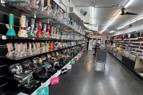 Propiedad comercial en venta en North Miami Beach, Florida № 1983348 - foto 12