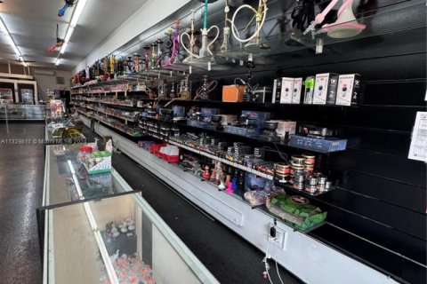 Propiedad comercial en venta en North Miami Beach, Florida № 1983348 - foto 6