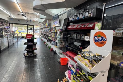 Propiedad comercial en venta en North Miami Beach, Florida № 1983348 - foto 11