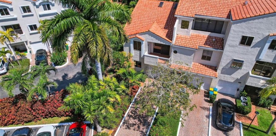 Кондоминиум с 4 спальнями в Авентура, Флорида № 2048790