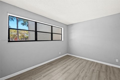 Condominio en venta en Pompano Beach, Florida, 2 dormitorios, 92.9 m2 № 1999893 - foto 19