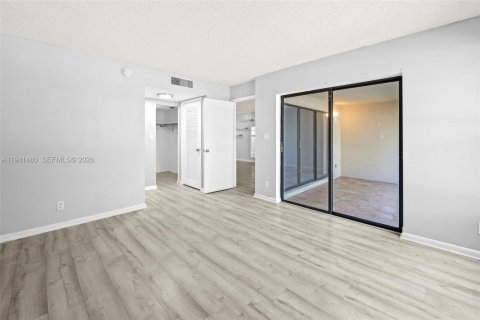 Condominio en venta en Pompano Beach, Florida, 2 dormitorios, 92.9 m2 № 1999893 - foto 15