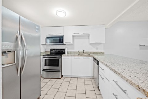 Condominio en venta en Pompano Beach, Florida, 2 dormitorios, 92.9 m2 № 1999893 - foto 9