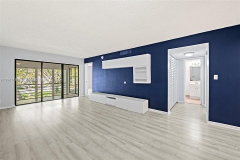 Condominio en venta en Pompano Beach, Florida, 2 dormitorios, 92.9 m2 № 1999893 - foto 3