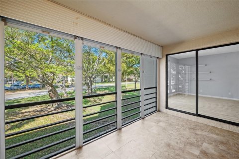Condominio en venta en Pompano Beach, Florida, 2 dormitorios, 92.9 m2 № 1999893 - foto 6