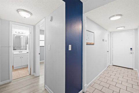 Condominio en venta en Pompano Beach, Florida, 2 dormitorios, 92.9 m2 № 1999893 - foto 12