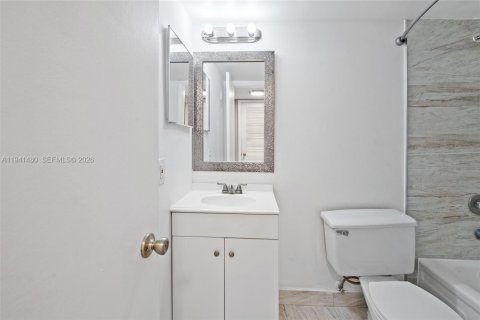 Condominio en venta en Pompano Beach, Florida, 2 dormitorios, 92.9 m2 № 1999893 - foto 16