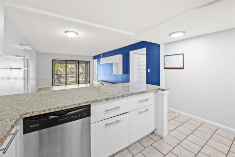 Condominio en venta en Pompano Beach, Florida, 2 dormitorios, 92.9 m2 № 1999893 - foto 11