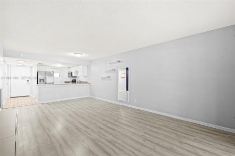 Condominio en venta en Pompano Beach, Florida, 2 dormitorios, 92.9 m2 № 1999893 - foto 5