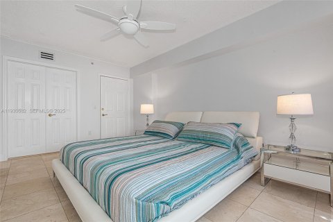 Снять в аренду кондоминиум в Майами-Бич, Флорида 2 спальни, 133.78м2, № 1989450 - фото 19