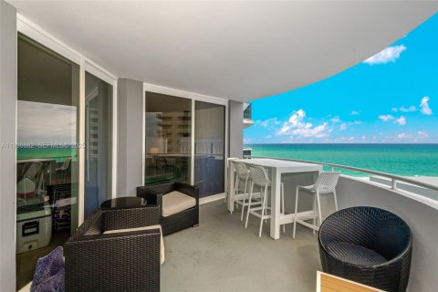 Снять в аренду кондоминиум в Майами-Бич, Флорида 2 спальни, 133.78м2, № 1989450 - фото 3