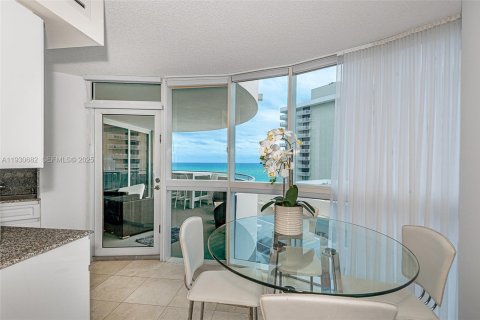 Снять в аренду кондоминиум в Майами-Бич, Флорида 2 спальни, 133.78м2, № 1989450 - фото 17