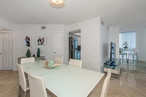 Снять в аренду кондоминиум в Майами-Бич, Флорида 2 спальни, 133.78м2, № 1989450 - фото 12