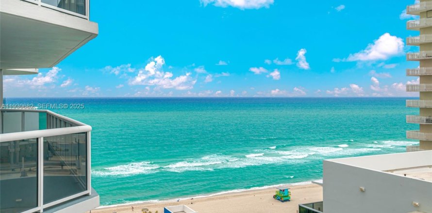 Кондоминиум с 2 спальнями в Майами-Бич, Флорида № 1989450