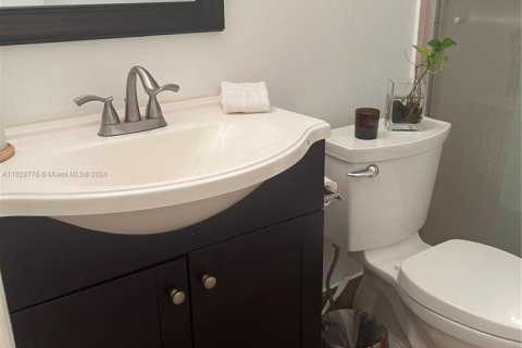 Adosado en venta en Miami, Florida, 3 dormitorios, 144 m2 № 1708610 - foto 20