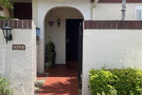 Adosado en venta en Miami, Florida, 3 dormitorios, 144 m2 № 1708610 - foto 1