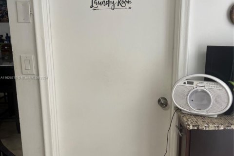 Adosado en venta en Miami, Florida, 3 dormitorios, 144 m2 № 1708610 - foto 15
