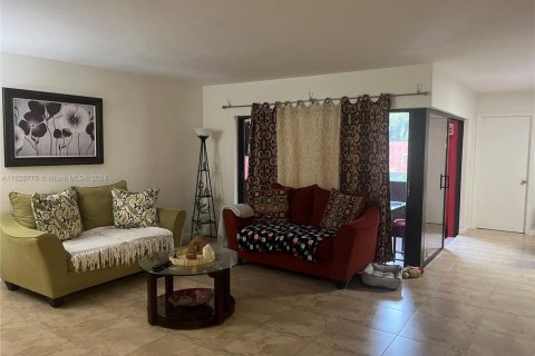 Adosado en venta en Miami, Florida, 3 dormitorios, 144 m2 № 1708610 - foto 4