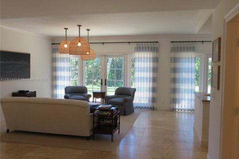 Снять в аренду виллу или дом в Джупитер-Айленд, Флорида 3 спальни, 1181.44м2, № 2018576 - фото 5