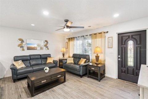 House in Clermont, Florida 2 bedrooms, 89.65 sq.m. № 2390749 - photo 9
