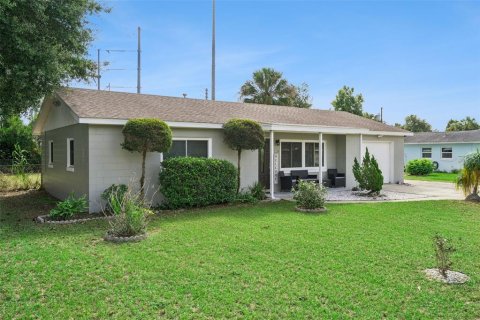 House in Clermont, Florida 2 bedrooms, 89.65 sq.m. № 2390749