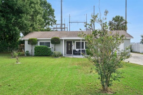 House in Clermont, Florida 2 bedrooms, 89.65 sq.m. № 2390749 - photo 16