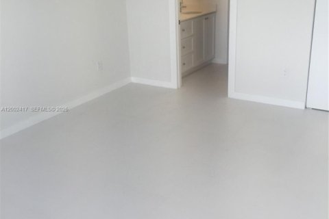 Condo in Miami Beach, Florida, 1 bedroom  № 2068020 - photo 8