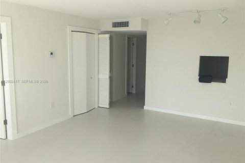 Condo in Miami Beach, Florida, 1 bedroom  № 2068020 - photo 5