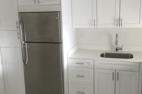 Condo in Miami Beach, Florida, 1 bedroom  № 2068020 - photo 4