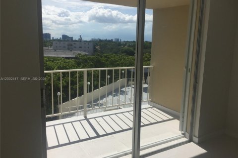 Condo in Miami Beach, Florida, 1 bedroom  № 2068020 - photo 12
