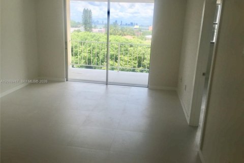 Condo in Miami Beach, Florida, 1 bedroom  № 2068020 - photo 2