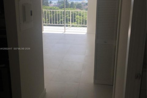 Condo in Miami Beach, Florida, 1 bedroom  № 2068020 - photo 7