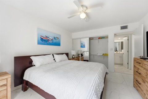 Condo in West Palm Beach, Florida, 2 bedrooms  № 2179350 - photo 12