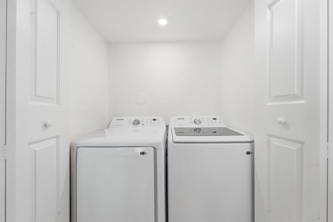 Condo in West Palm Beach, Florida, 2 bedrooms  № 2179350 - photo 7