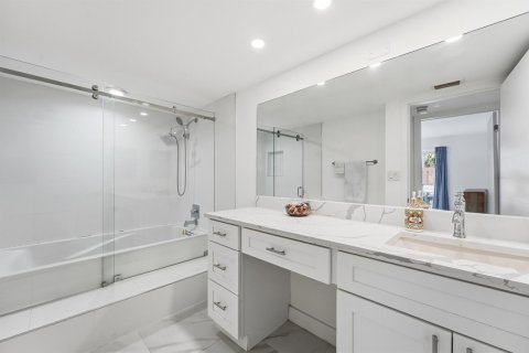 Condo in West Palm Beach, Florida, 2 bedrooms  № 2179350 - photo 10