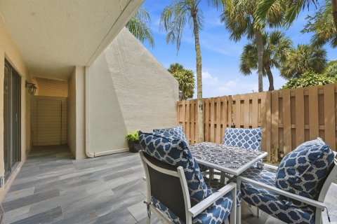 Condo in West Palm Beach, Florida, 2 bedrooms  № 2179350 - photo 16