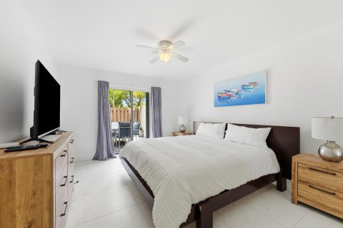 Condo in West Palm Beach, Florida, 2 bedrooms  № 2179350 - photo 11