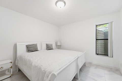 Condo in West Palm Beach, Florida, 2 bedrooms  № 2179350 - photo 14