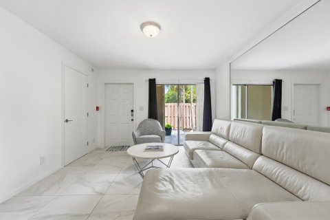 Condo in West Palm Beach, Florida, 2 bedrooms  № 2179350 - photo 4