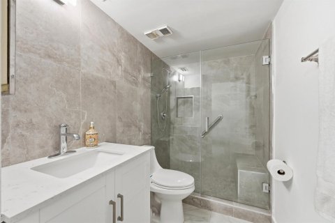 Condo in West Palm Beach, Florida, 2 bedrooms  № 2179350 - photo 15