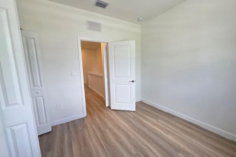 Townhouse in Homestead, Florida 3 bedrooms, 129.41 sq.m. № 2402394 - photo 12