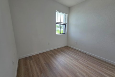 Townhouse in Homestead, Florida 3 bedrooms, 129.41 sq.m. № 2402394 - photo 11