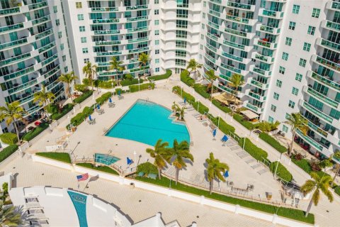 Купить кондоминиум в Норт-Бей-Виллидж, Флорида 2 спальни, 116.22м2, № 2021065 - фото 22
