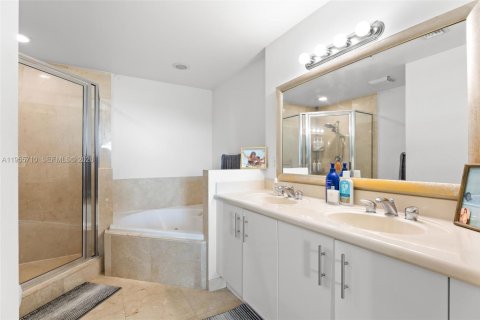 Купить кондоминиум в Норт-Бей-Виллидж, Флорида 2 спальни, 116.22м2, № 2021065 - фото 11